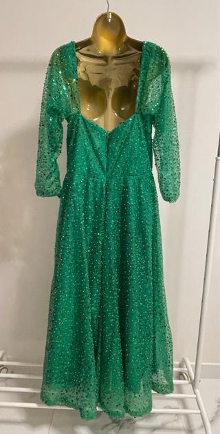 Vestido de gala verde com lantejoulas