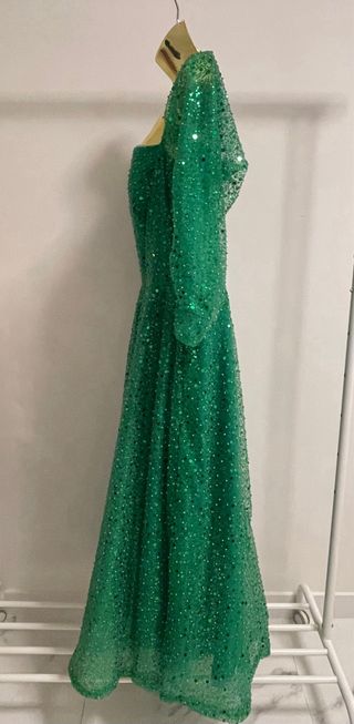 Vestido de gala verde com lantejoulas