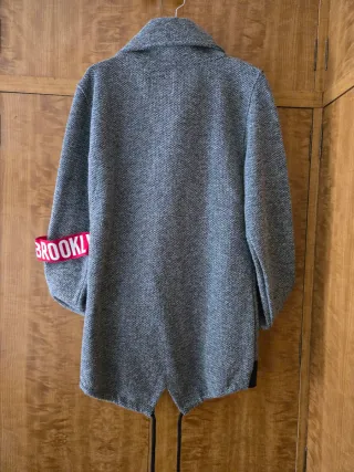 Chaqueta de punto gris con diseño original