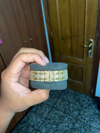 Reloj dorado con diamantes resistente al agua