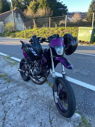Beta RRT 50 Supermotard Morado
