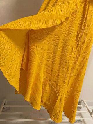 Vestido amarelo verão com babados