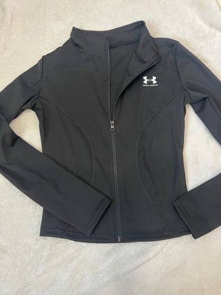 Chaqueta deportiva Under Armour negra