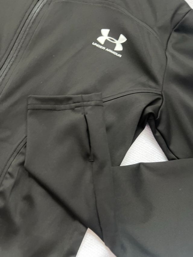 Chaqueta deportiva Under Armour negra