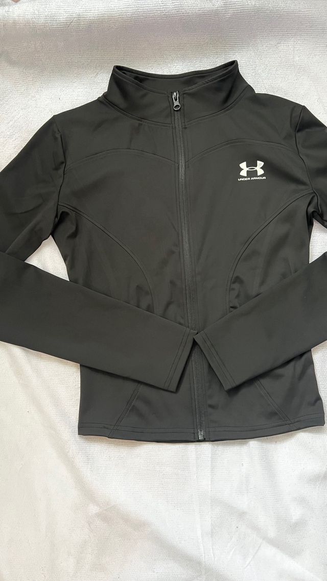 Chaqueta deportiva Under Armour negra