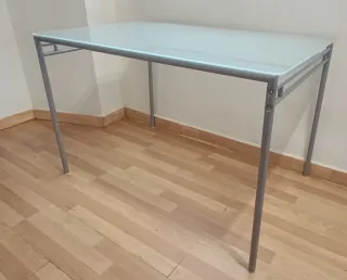 Mesa de salón cristal y metal