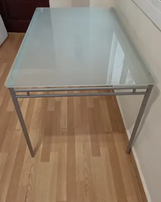 Mesa de salón cristal y metal