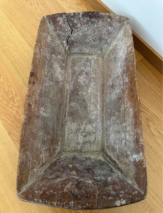 Artesa de madera rústica antigua