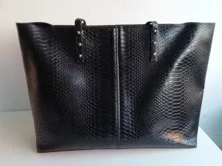 Bolso Negro Sfera Piel Serpiente
