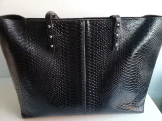 Bolso Negro Sfera Piel Serpiente