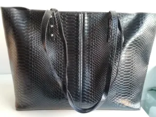 Bolso Negro Sfera Piel Serpiente