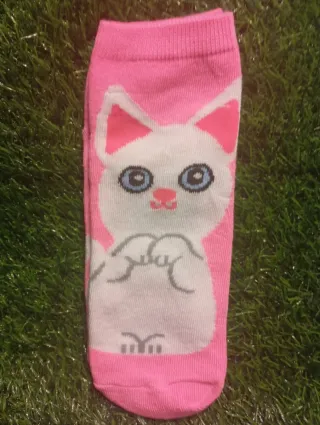Calcetines rosas con gatito blanco