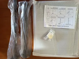 Mesa de apoio em madeira e metal