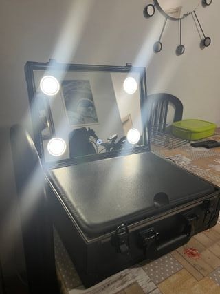 Maletín de barbero con espejo y luces