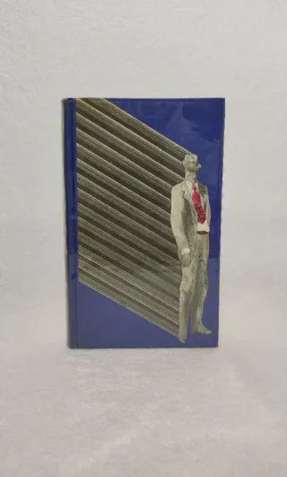 El hombre del traje gris