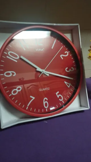 Reloj de Pared Versa Rojo