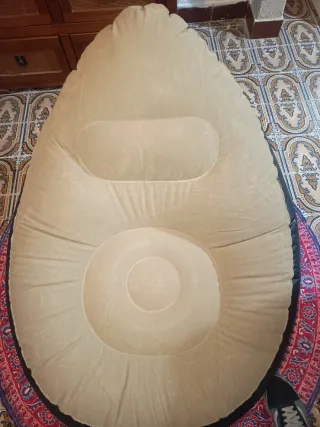 Sofá de descanso com puff inflável