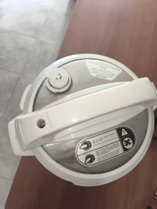 Olla eléctrica con rejilla