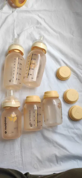 Lote de biberones Suavinex, Medela y de cristal.