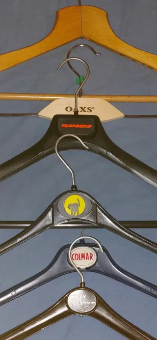 Lotto 60 Grucce/Stampelle di tutti i tipi e misure