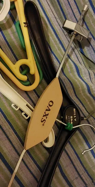 Lotto 60 Grucce/Stampelle di tutti i tipi e misure