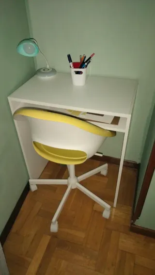 Scrivania e Sedia da Ufficio