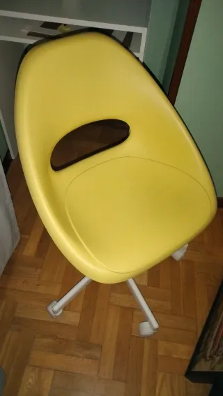 Scrivania e Sedia da Ufficio