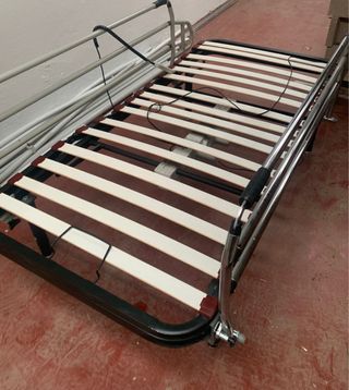 Cama articulada 2 zonas con barandillas