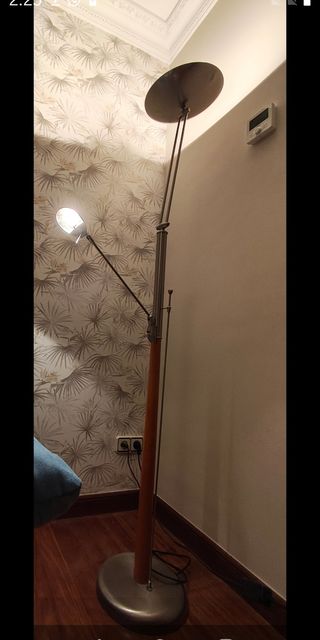 Lámpara de pie alta y de lectura