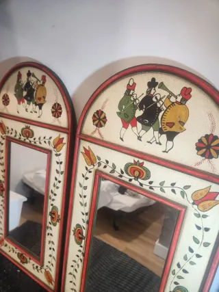 Antiguos espejos pintados a mano
