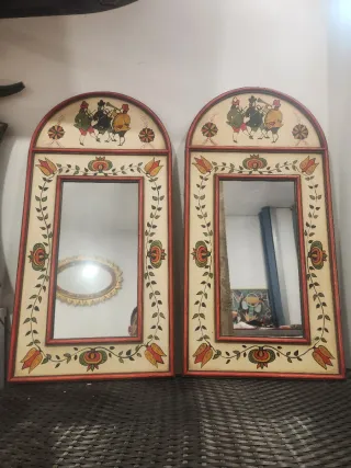 Antiguos espejos pintados a mano