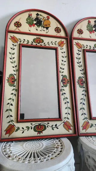 Antiguos espejos pintados a mano