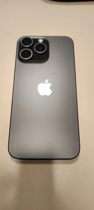 iPhone 15 Pro Max Titanio Negro 87% Batería