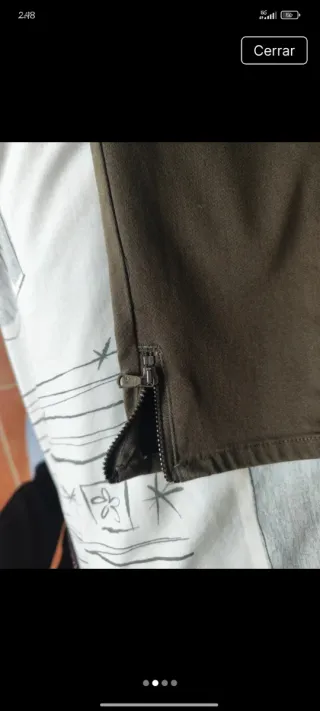 Pantalones verdes estilo motero