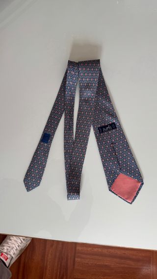 Corbata Hermès azul y rosa