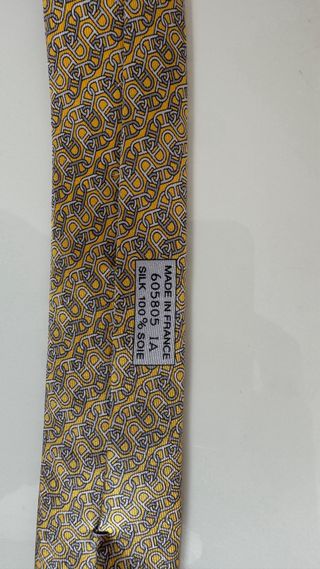 Corbata Hermès Dorada