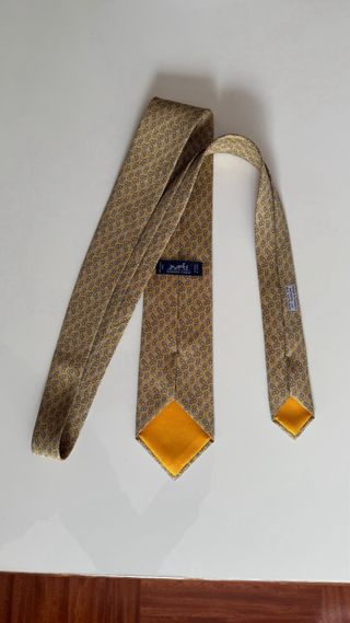 Corbata Hermès Dorada
