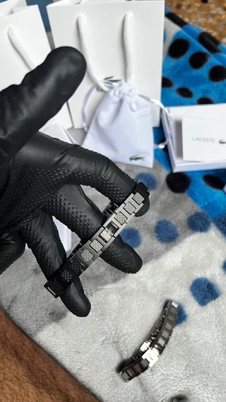 Pulsera Lacoste Negra y Plateada