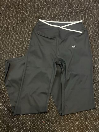 Alo Yoga Pantalones Acampanados Negros