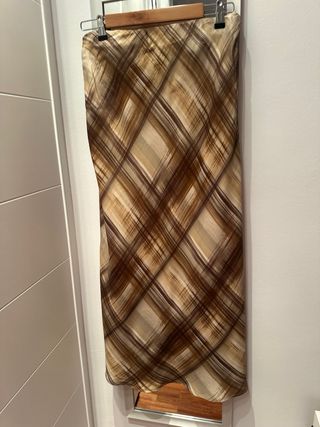 Falda midi Zara satinada cuadros M