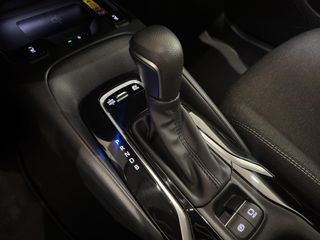 TOYOTA COROLLA SEDAN 1.8 HYBRID STYLE PLUS E-CVT 140 4P