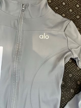 Chaqueta deportiva Alo Yoga gris