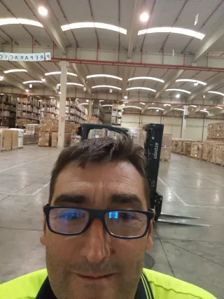 Tavolo in legno massello per cucina, soggiorno o cantina