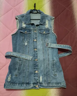 Chaleco vaquero desgastado