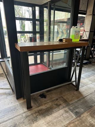 Mesa alta madera y mármol