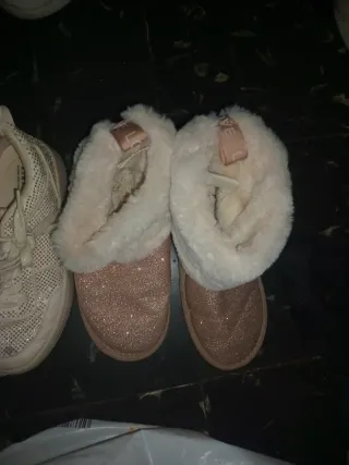 Zapatillas de mujer doradas y rosas