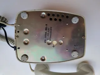 Teléfono antiguo pared años 70