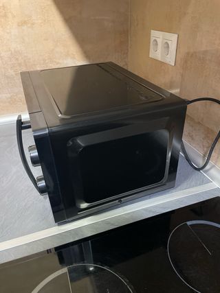 Microondas con funcion grill TAURUS negro