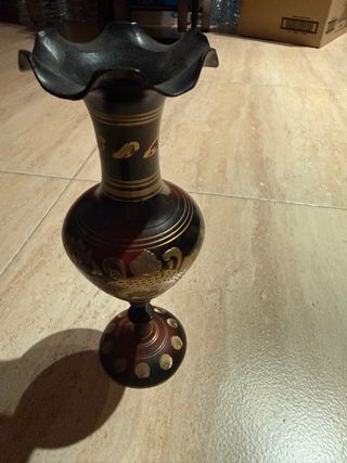 Jarrón decorativo metal dorado y negro