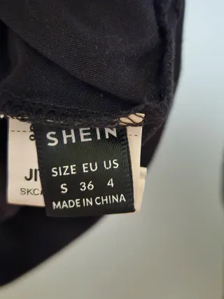 Camiseta Shein negra manga larga